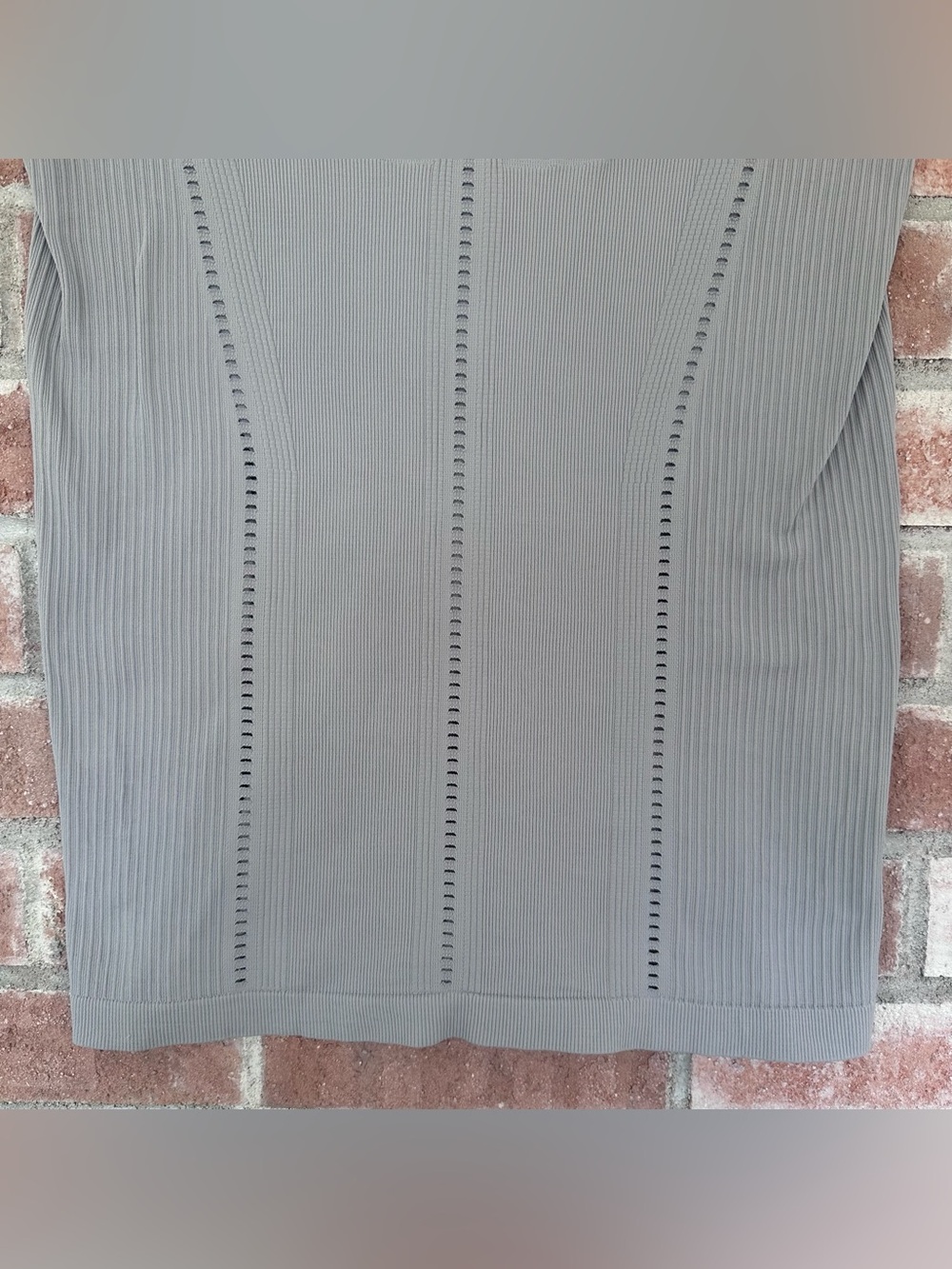 Athleta Gray Tank Top Women’s Medium Fitted Active Running Performance Gym - Picture 9 of 9